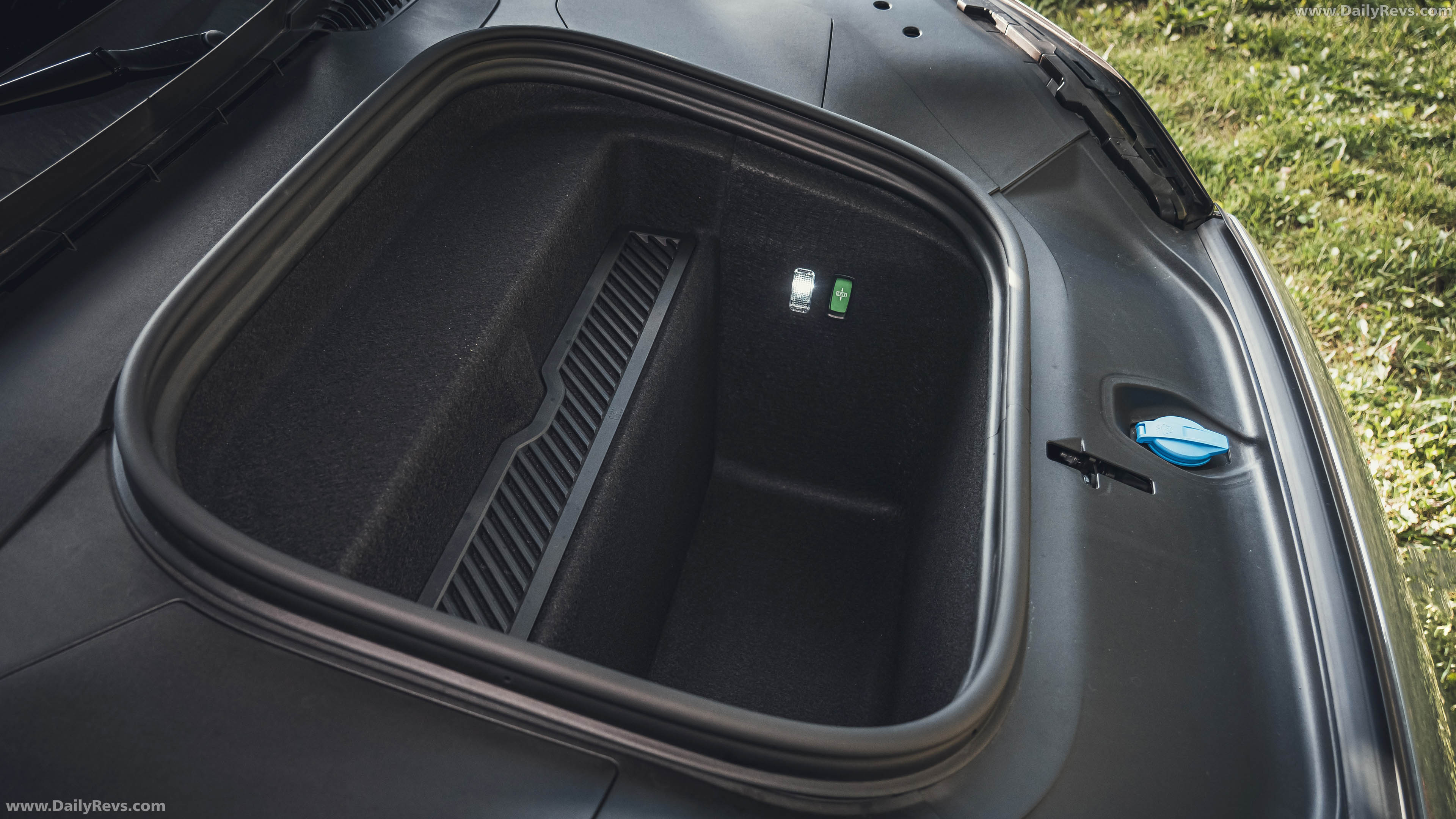 2027 Porsche Cayenne Turbo Electric E4 US Version Interior