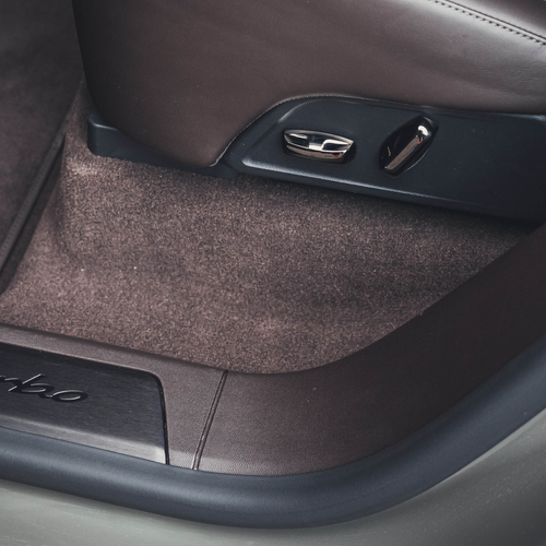 2027 Porsche Cayenne Turbo Electric E4 US Version Interior