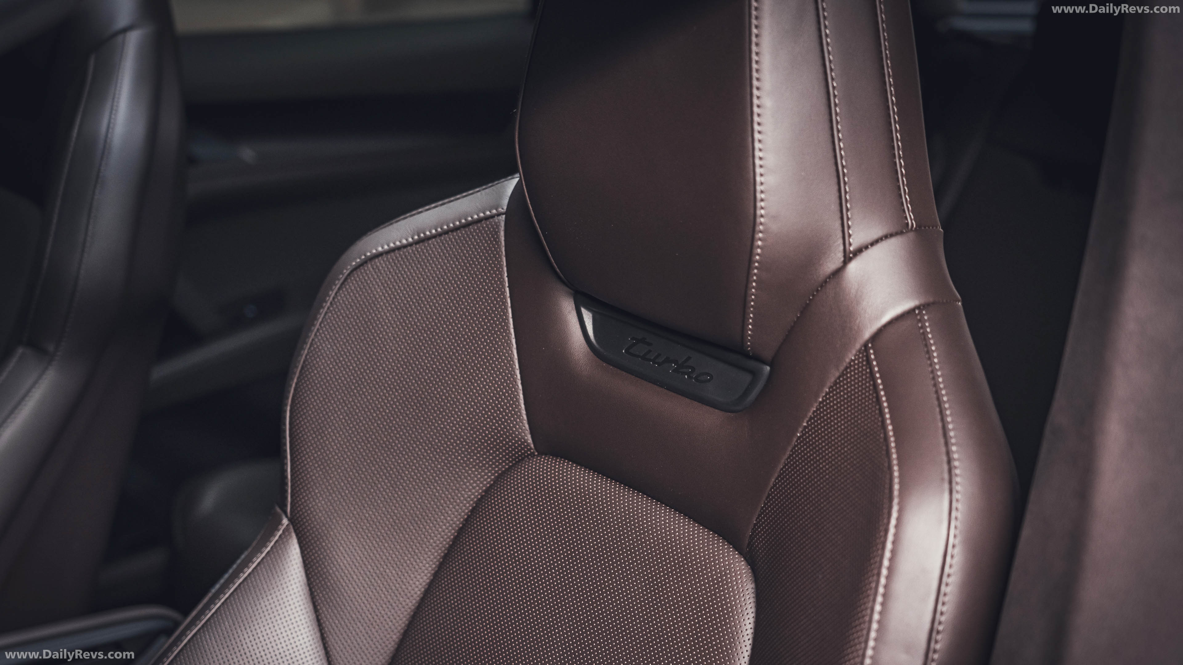 2027 Porsche Cayenne Turbo Electric E4 US Version Interior