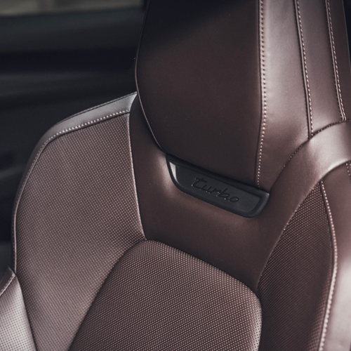 2027 Porsche Cayenne Turbo Electric E4 US Version Interior