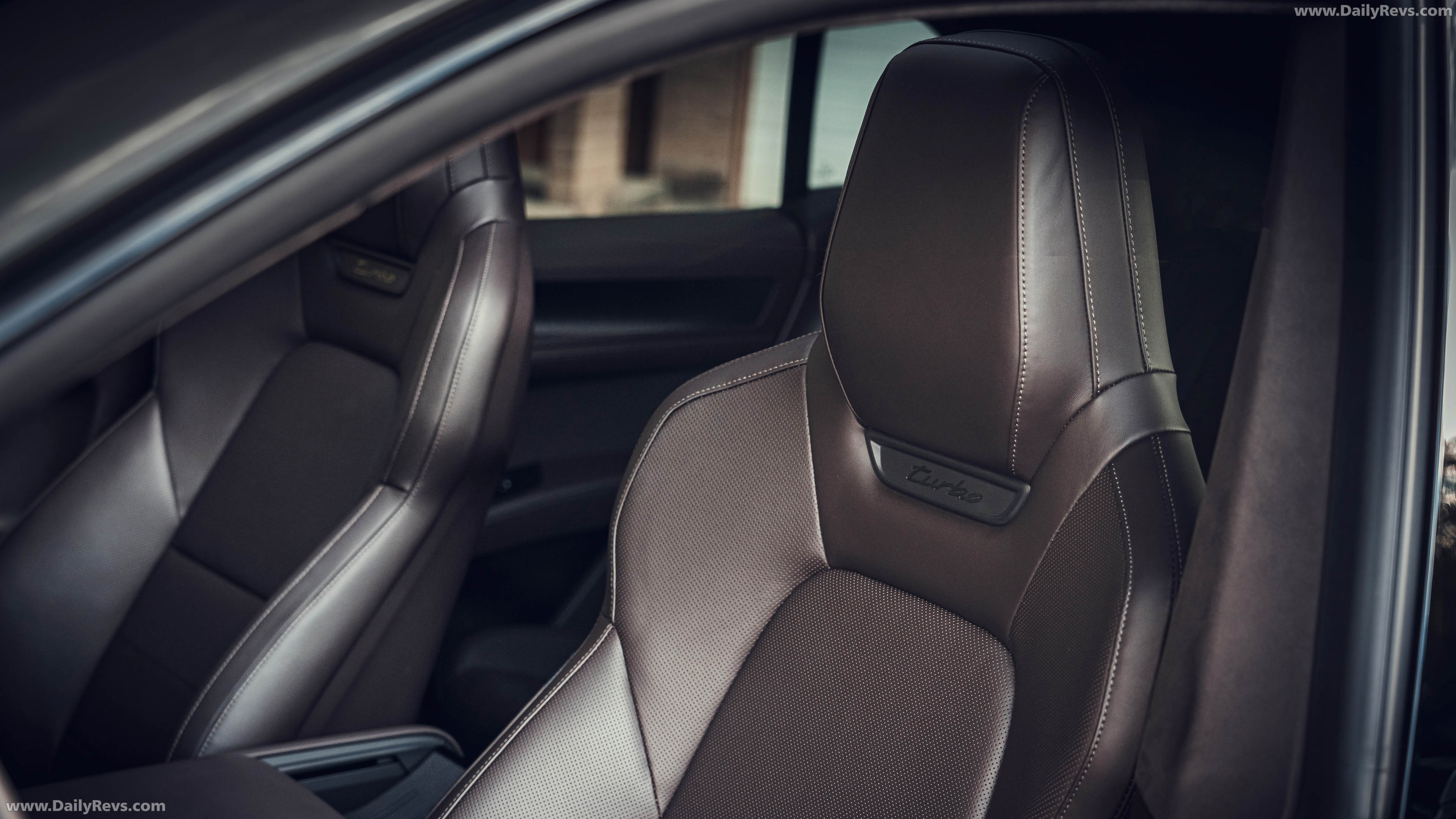 2027 Porsche Cayenne Turbo Electric E4 US Version Interior