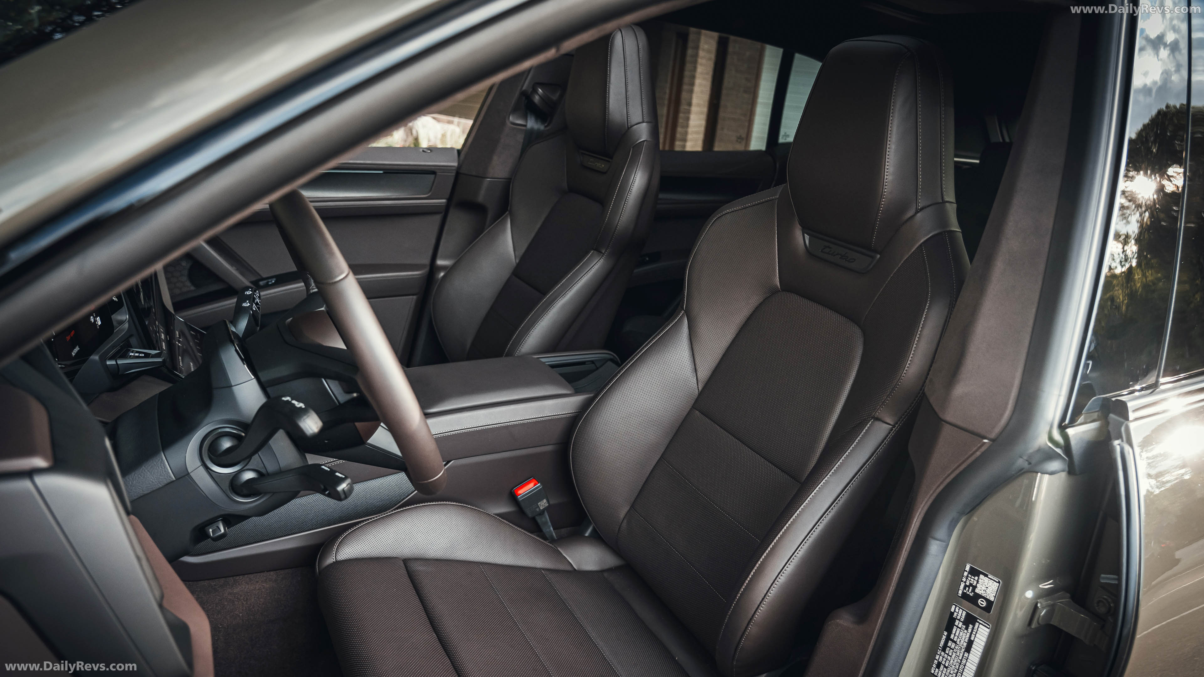 2027 Porsche Cayenne Turbo Electric E4 US Version Interior