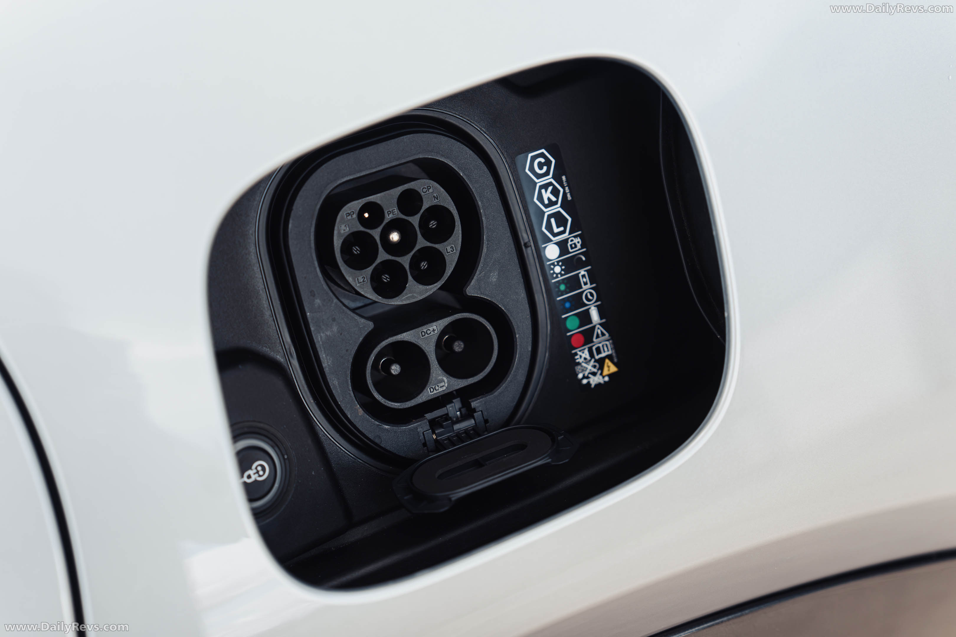 2027 Porsche Cayenne S Coupe Electric E4 UK Version Exterior