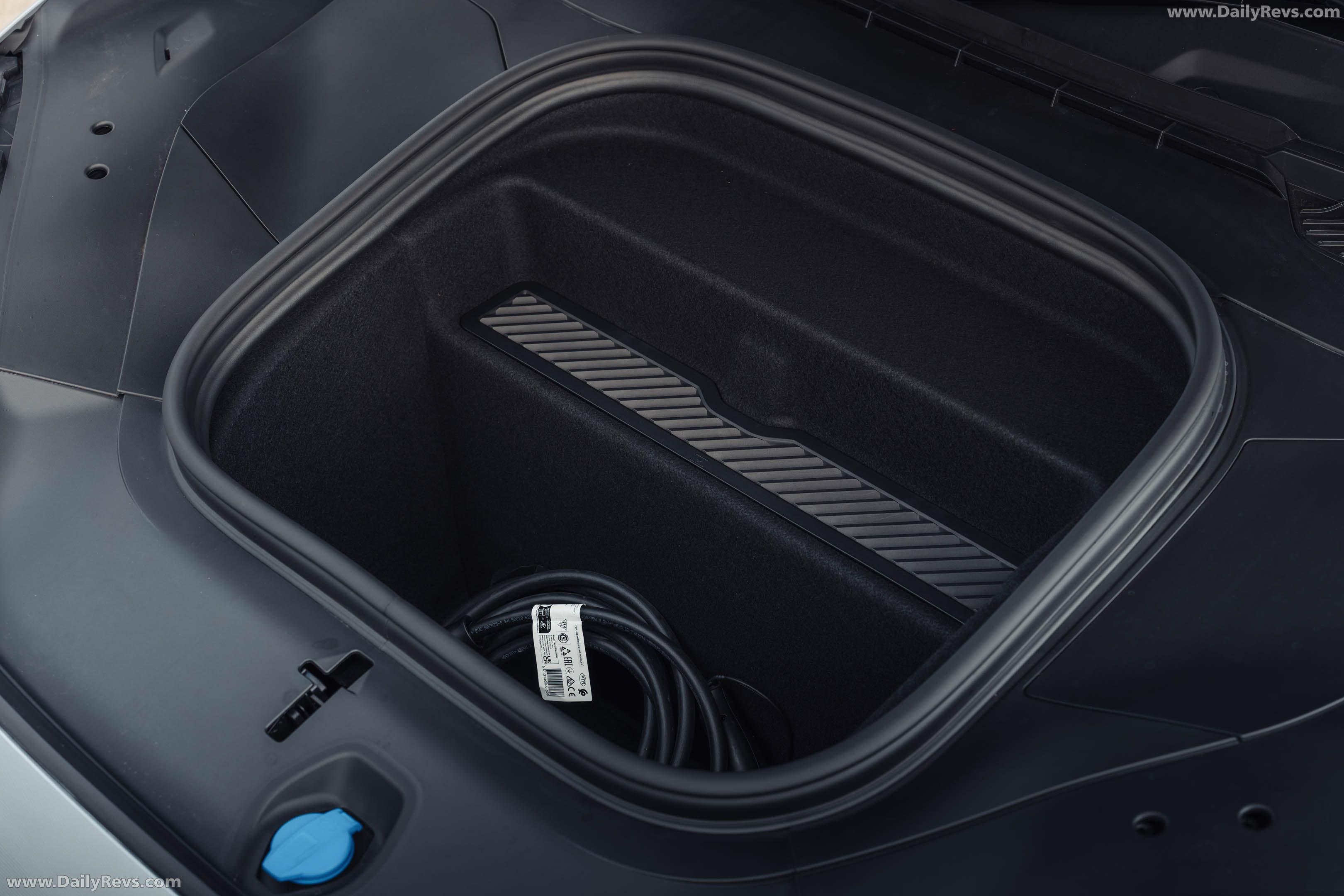2027 Porsche Cayenne S Coupe Electric E4 UK Version Interior