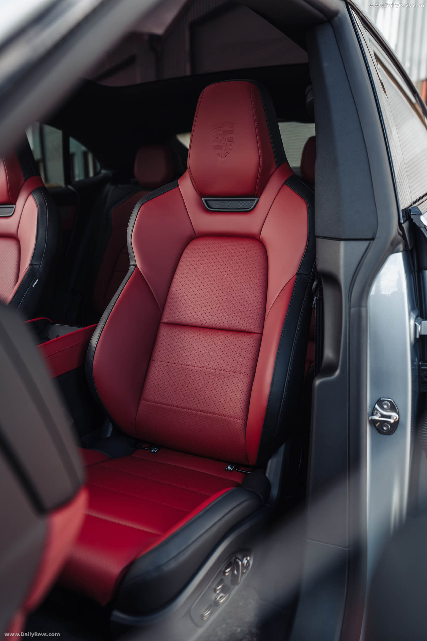 2027 Porsche Cayenne S Coupe Electric E4 UK Version Interior