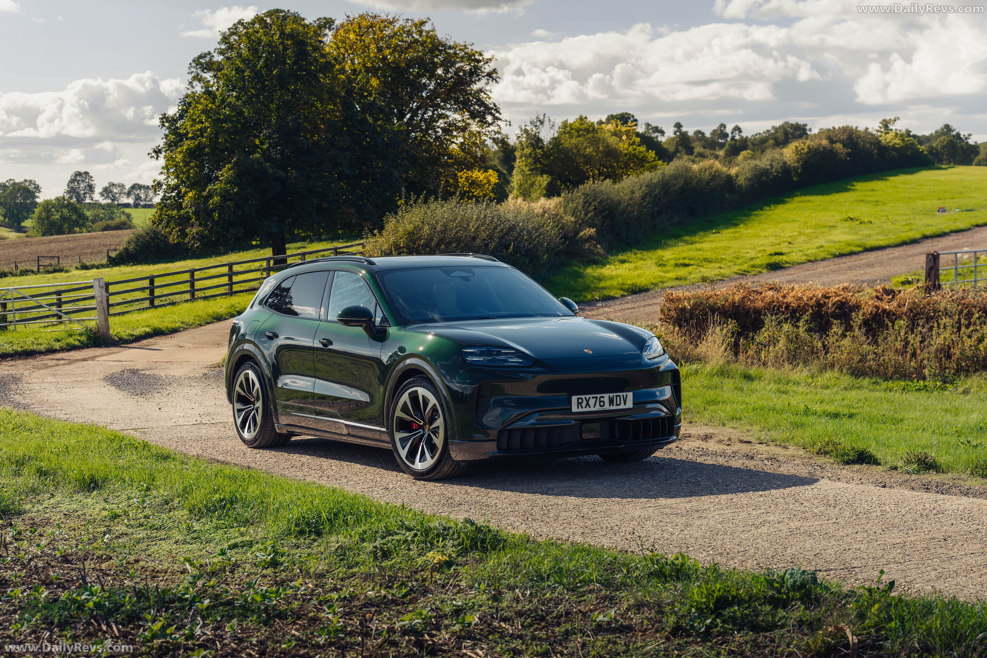 2027 Porsche Cayenne S Electric E4 UK Version Front View