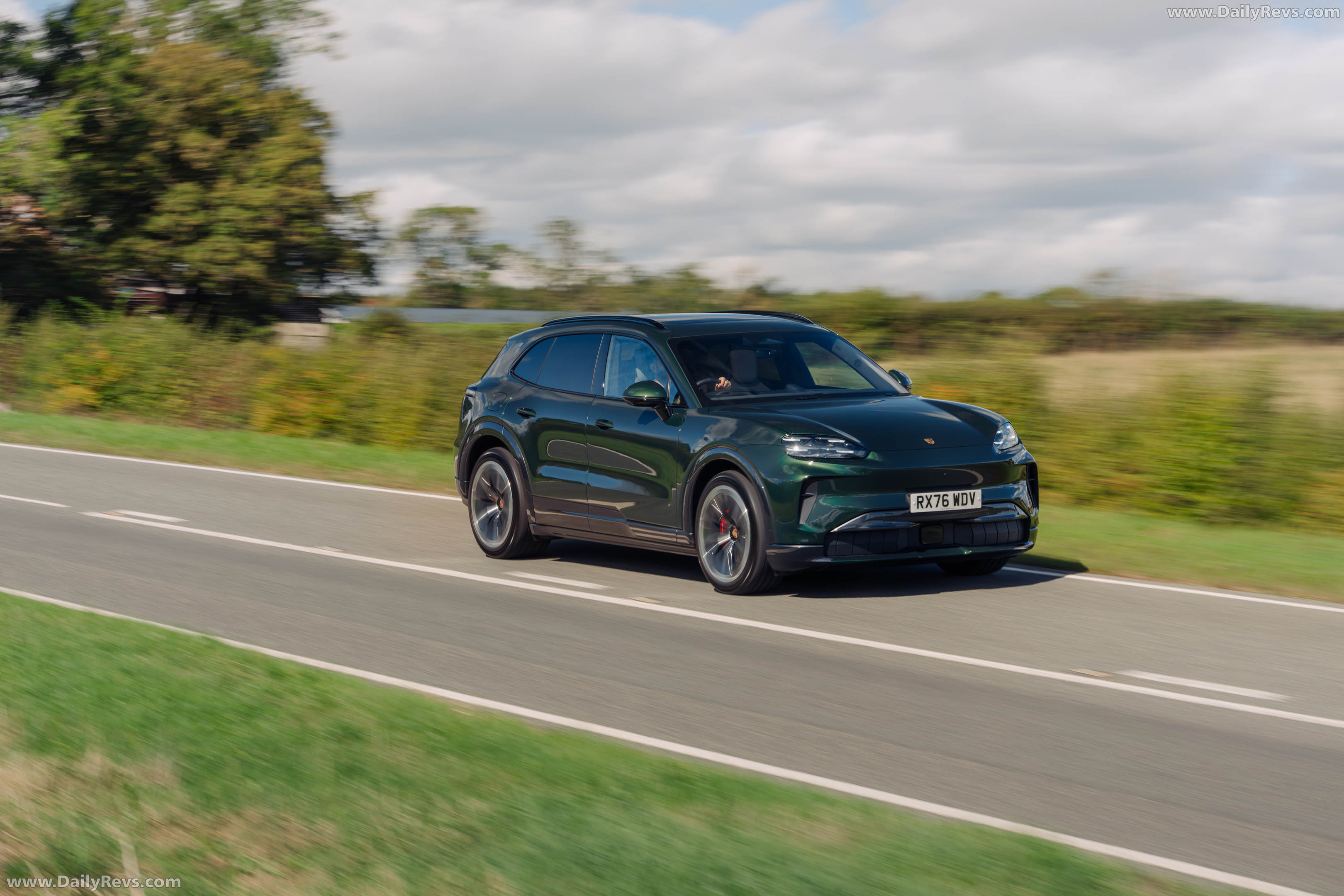 2027 Porsche Cayenne S Electric E4 UK Version Front View