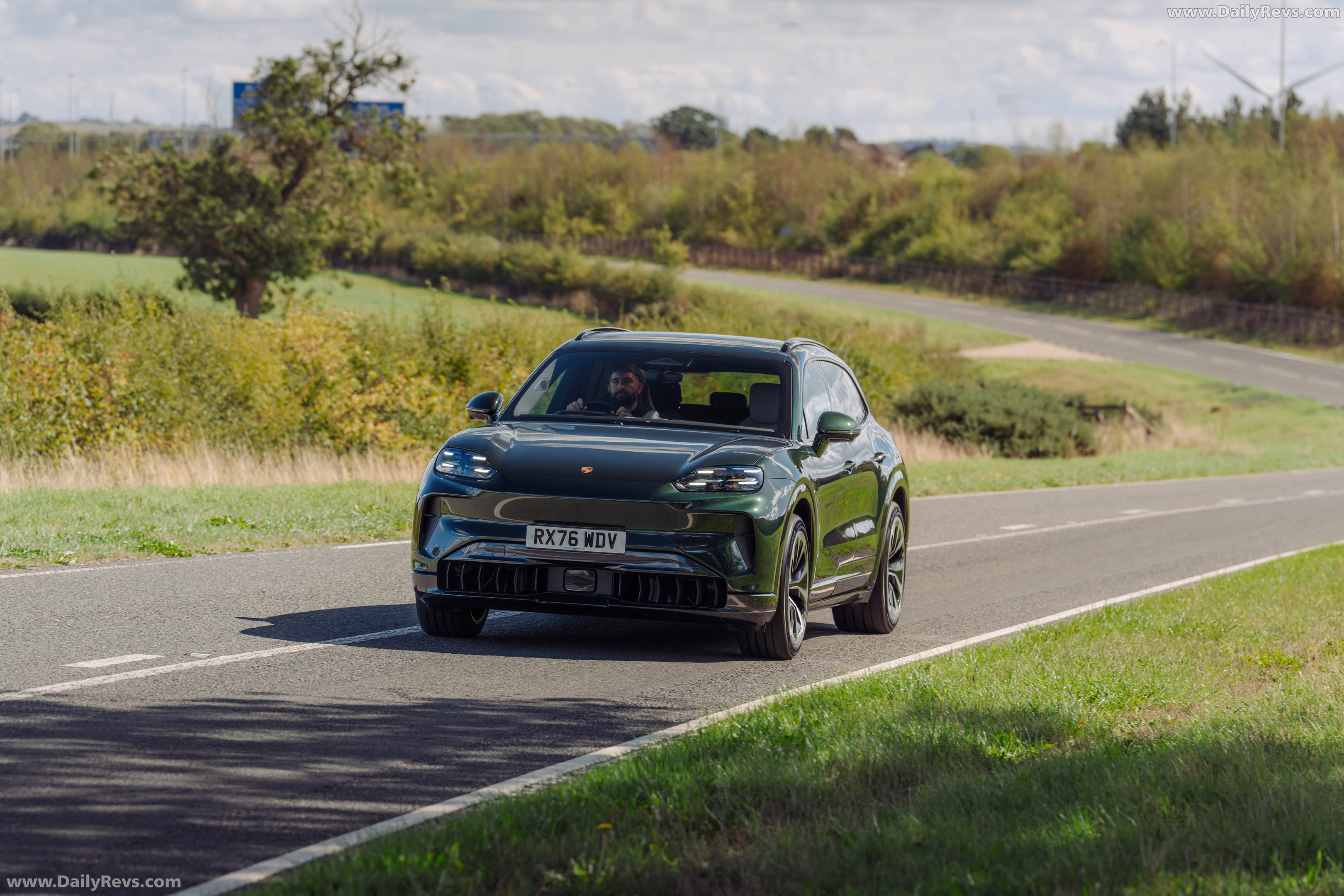 2027 Porsche Cayenne S Electric E4 UK Version Front View