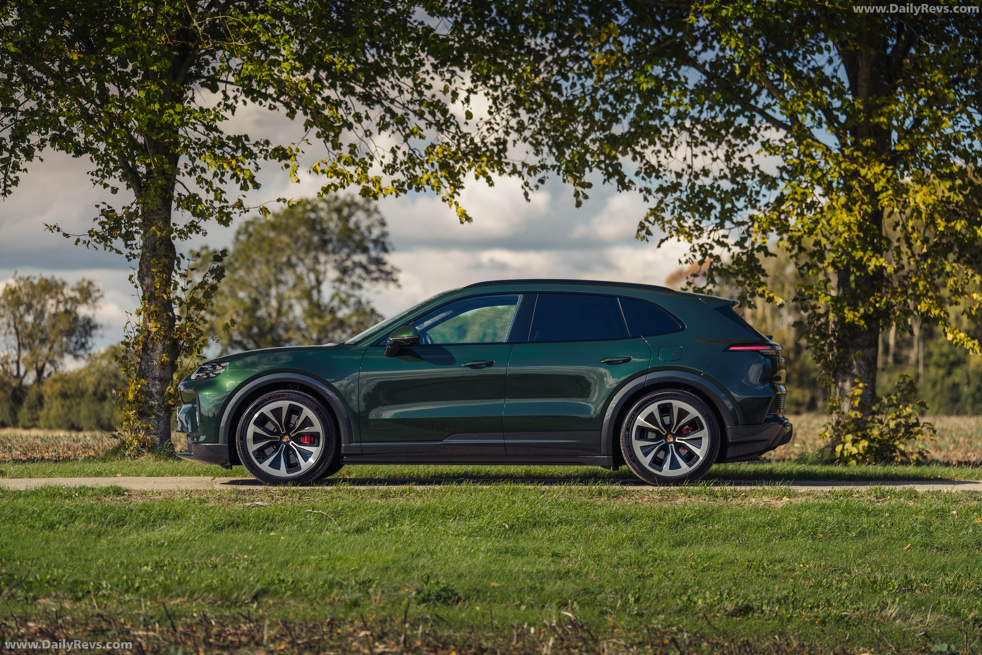 2027 Porsche Cayenne S Electric E4 UK Version Side View