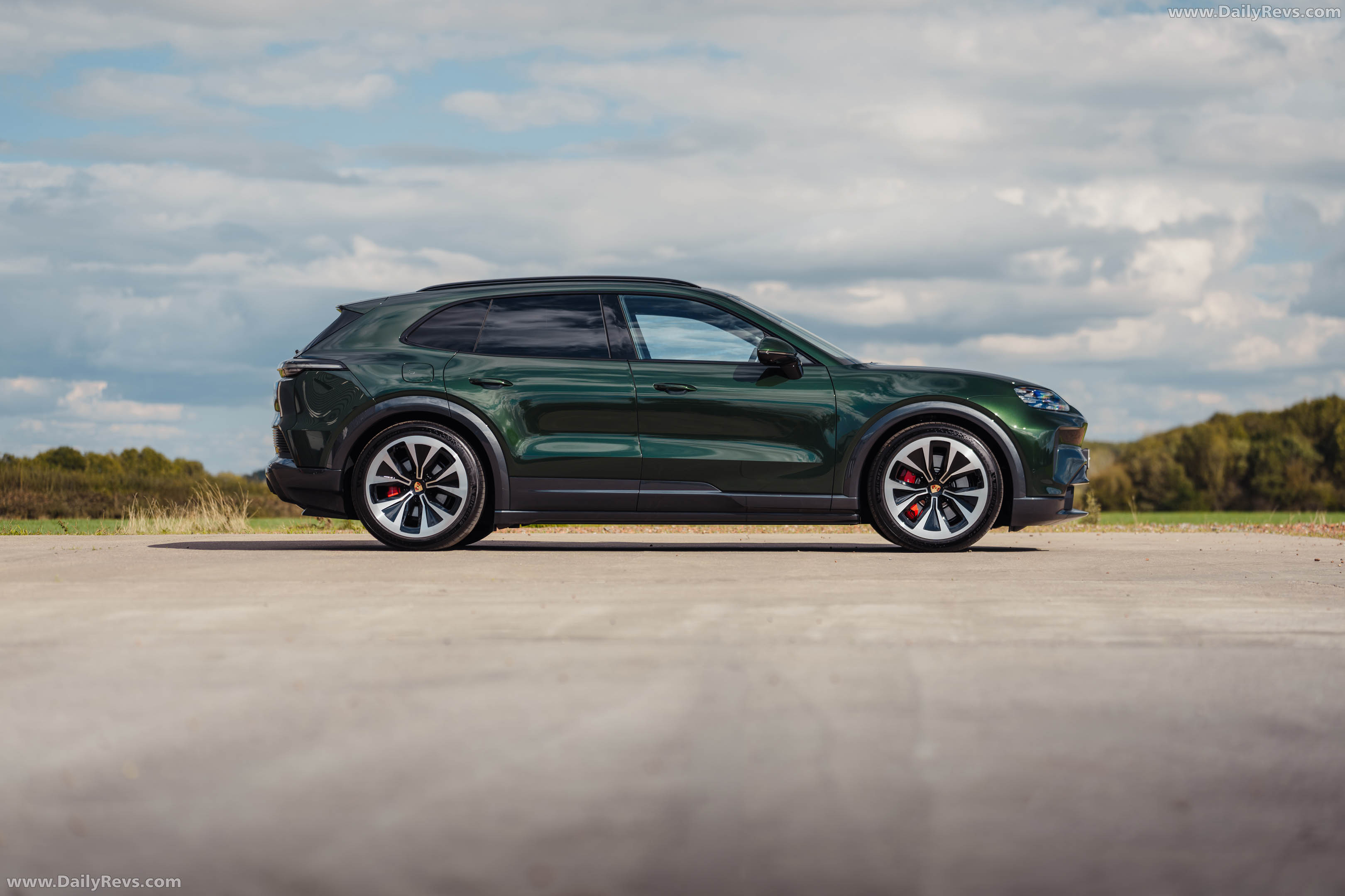 2027 Porsche Cayenne S Electric E4 UK Version Side View