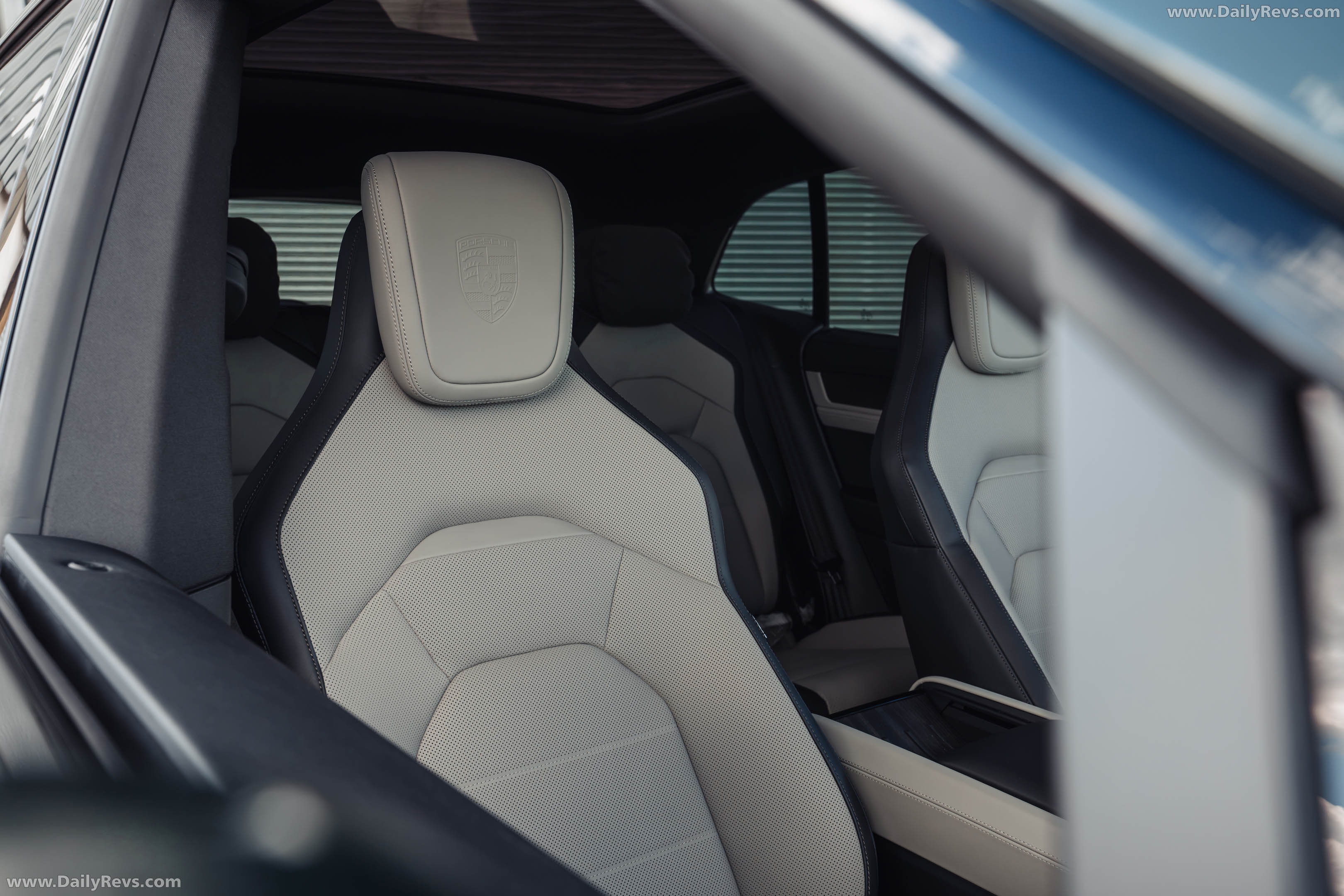 2027 Porsche Cayenne S Electric E4 UK Version Interior