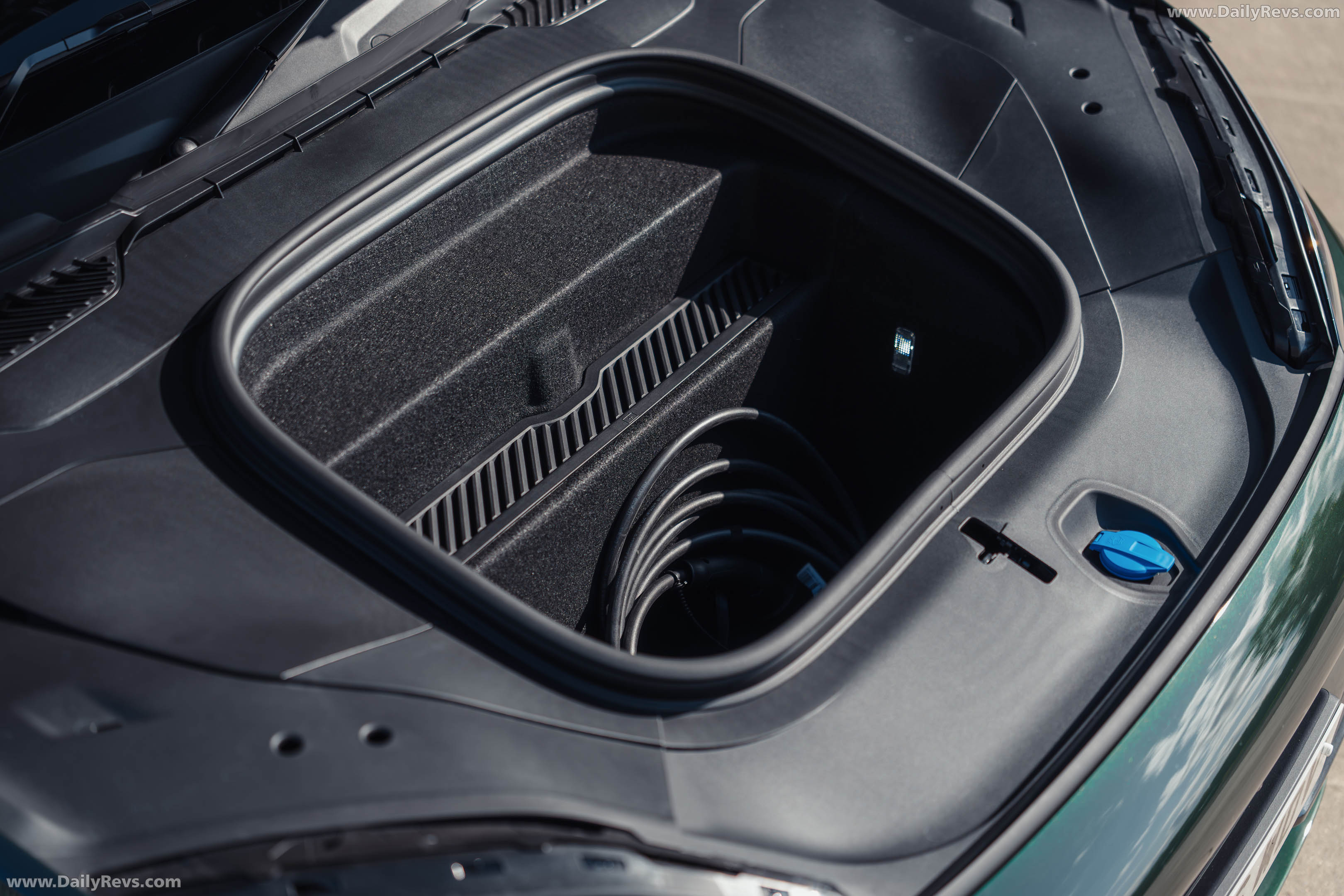 2027 Porsche Cayenne S Electric E4 UK Version Interior