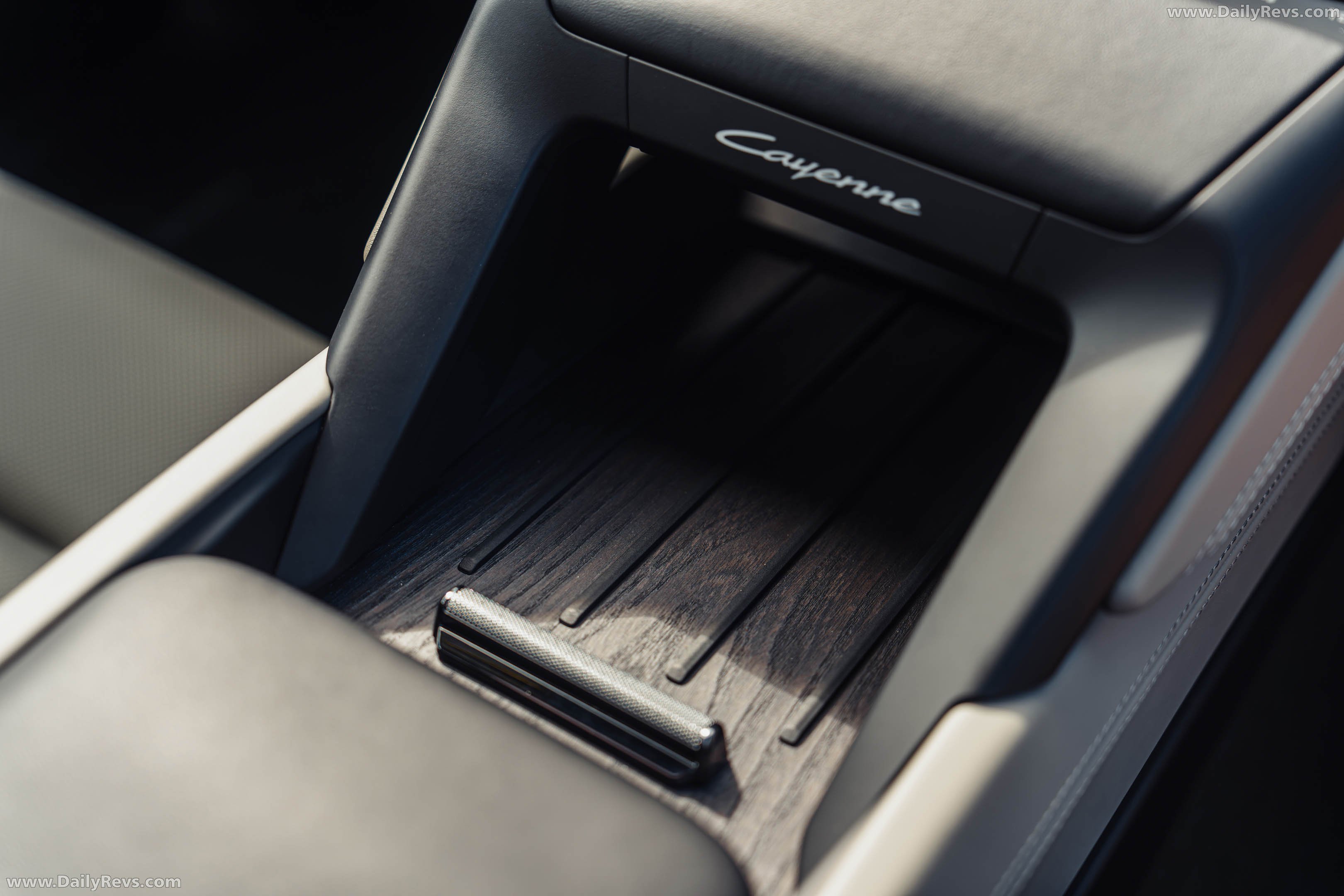 2027 Porsche Cayenne S Electric E4 UK Version Interior