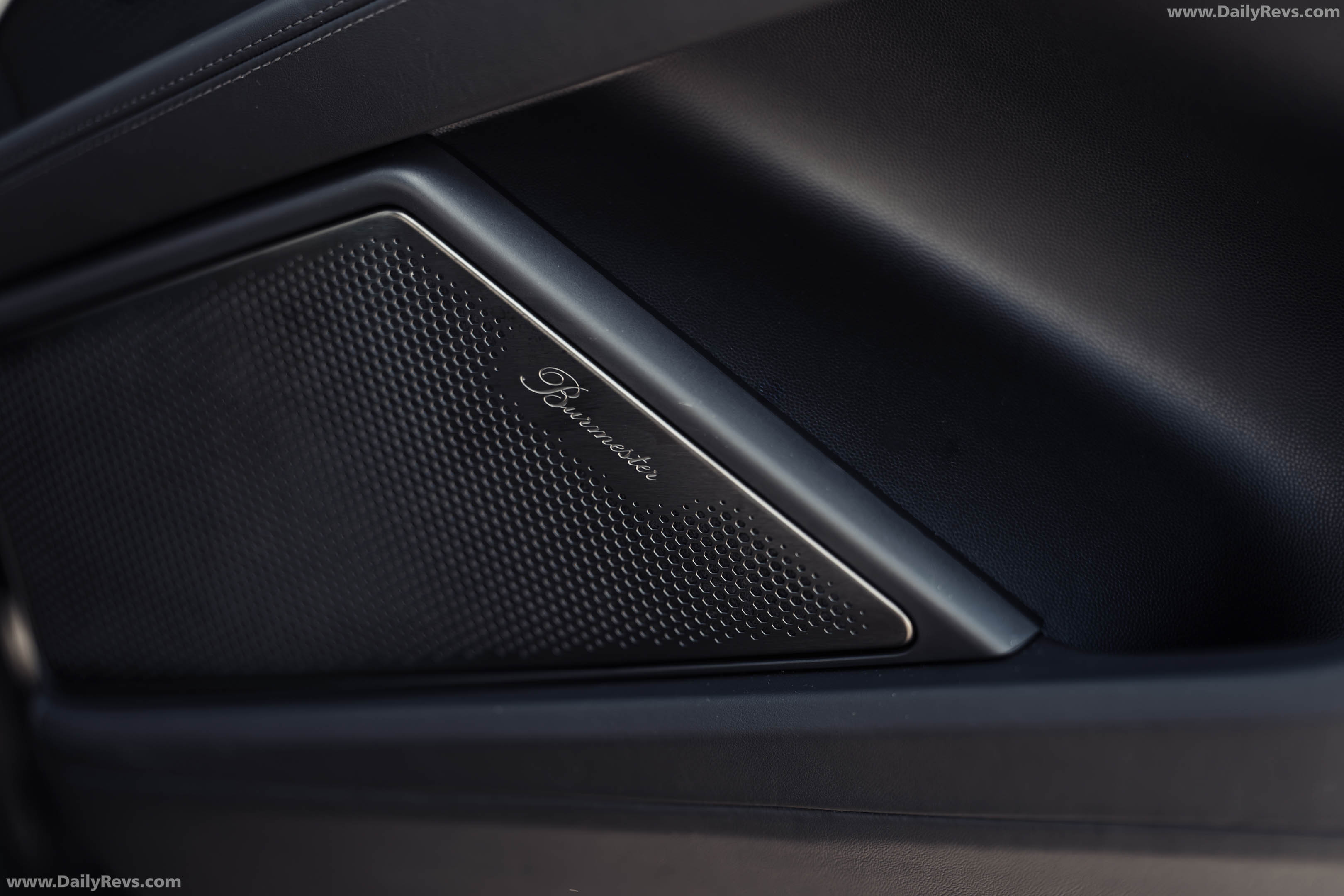 2027 Porsche Cayenne S Electric E4 UK Version Interior