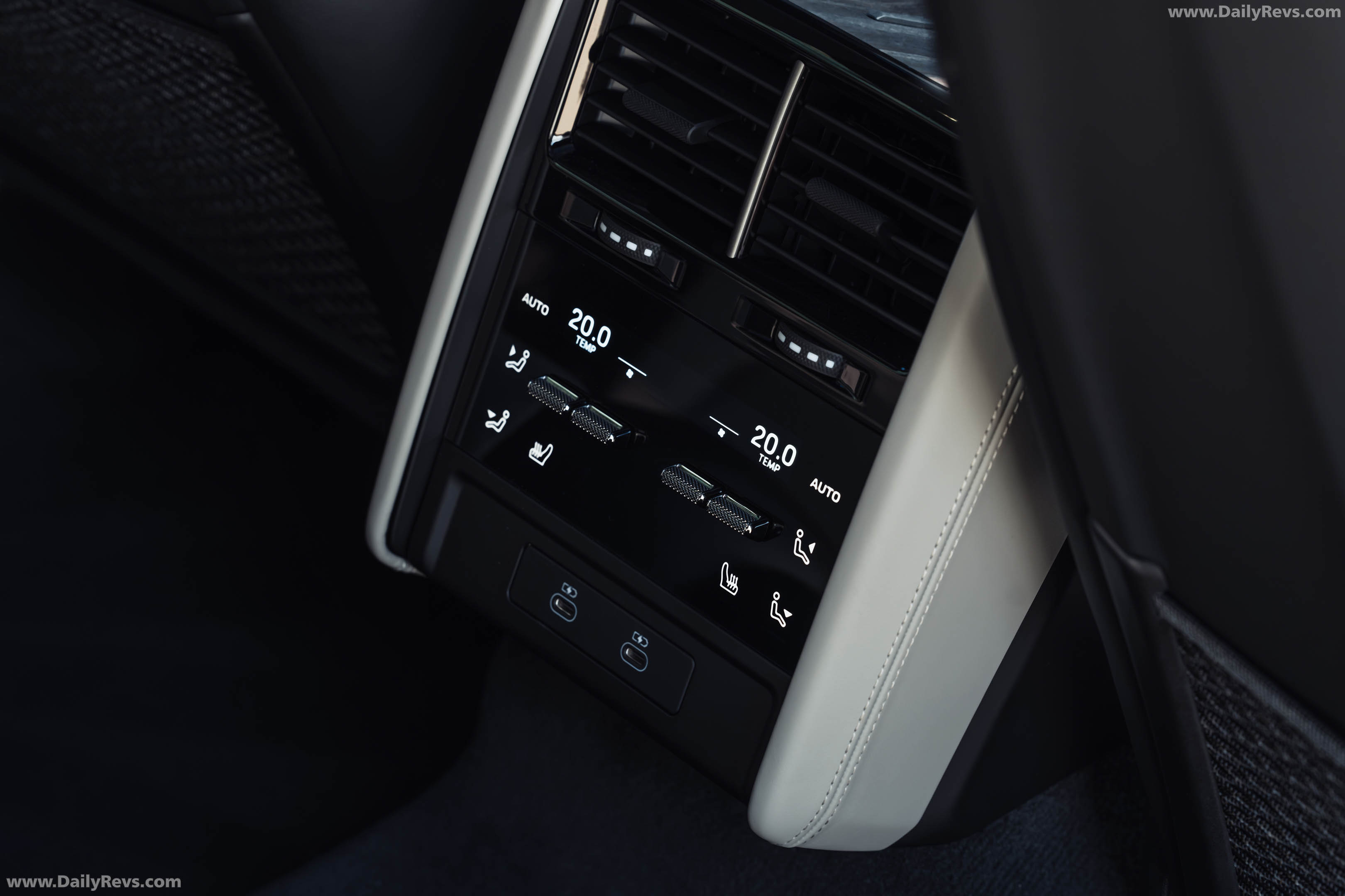 2027 Porsche Cayenne S Electric E4 UK Version Interior