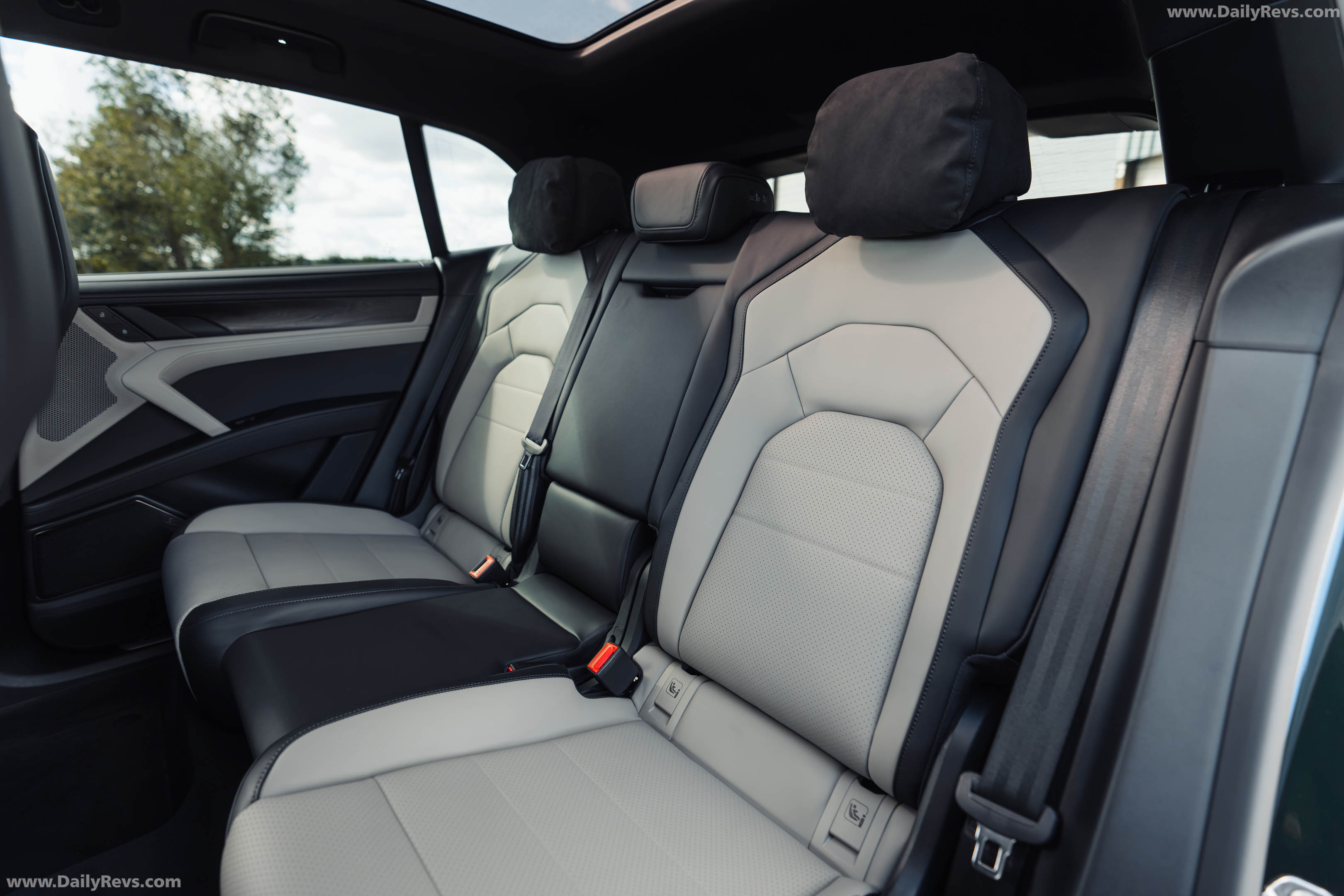 2027 Porsche Cayenne S Electric E4 UK Version Interior