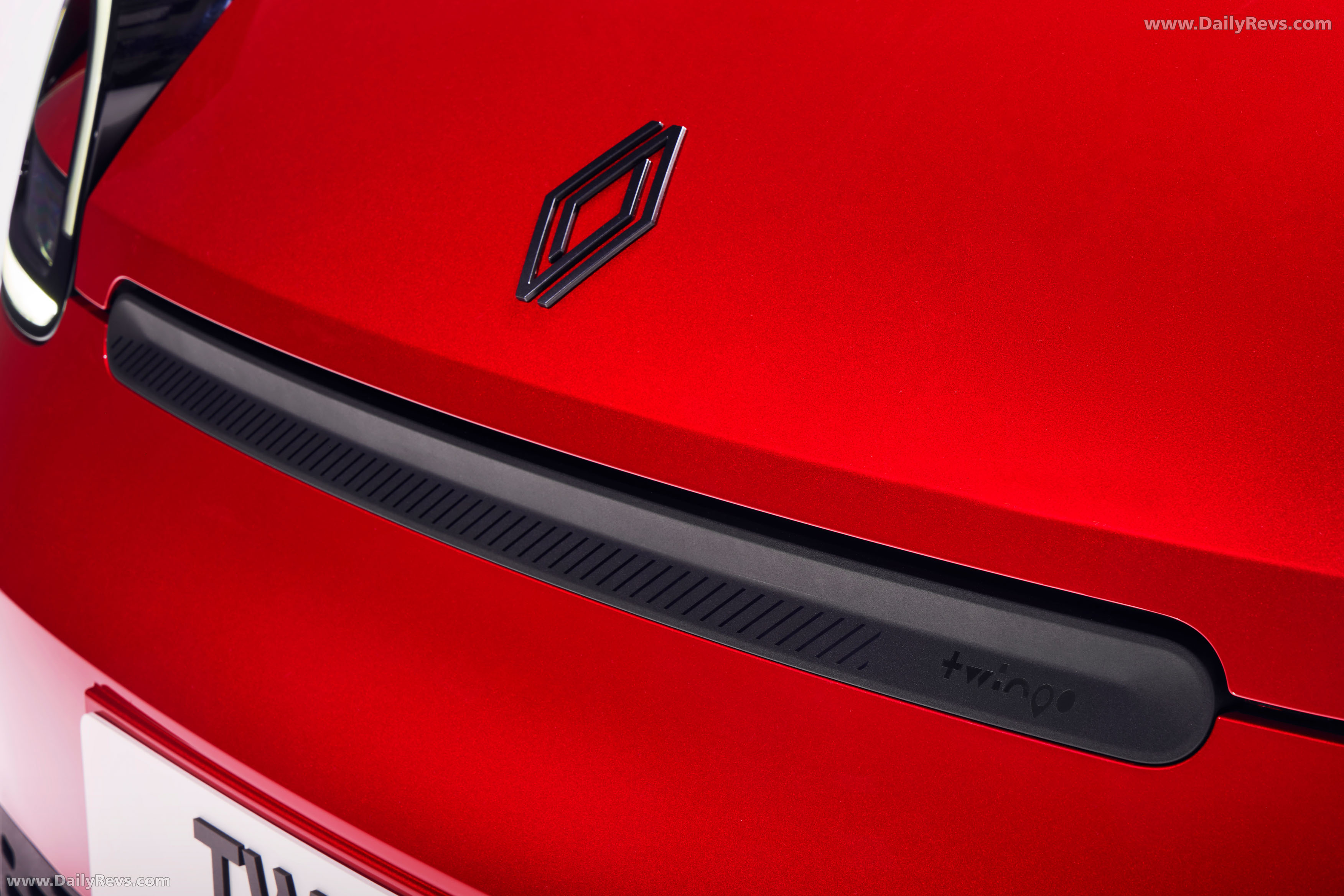 2027 Renault Twingo E-Tech Absolute Red Exterior