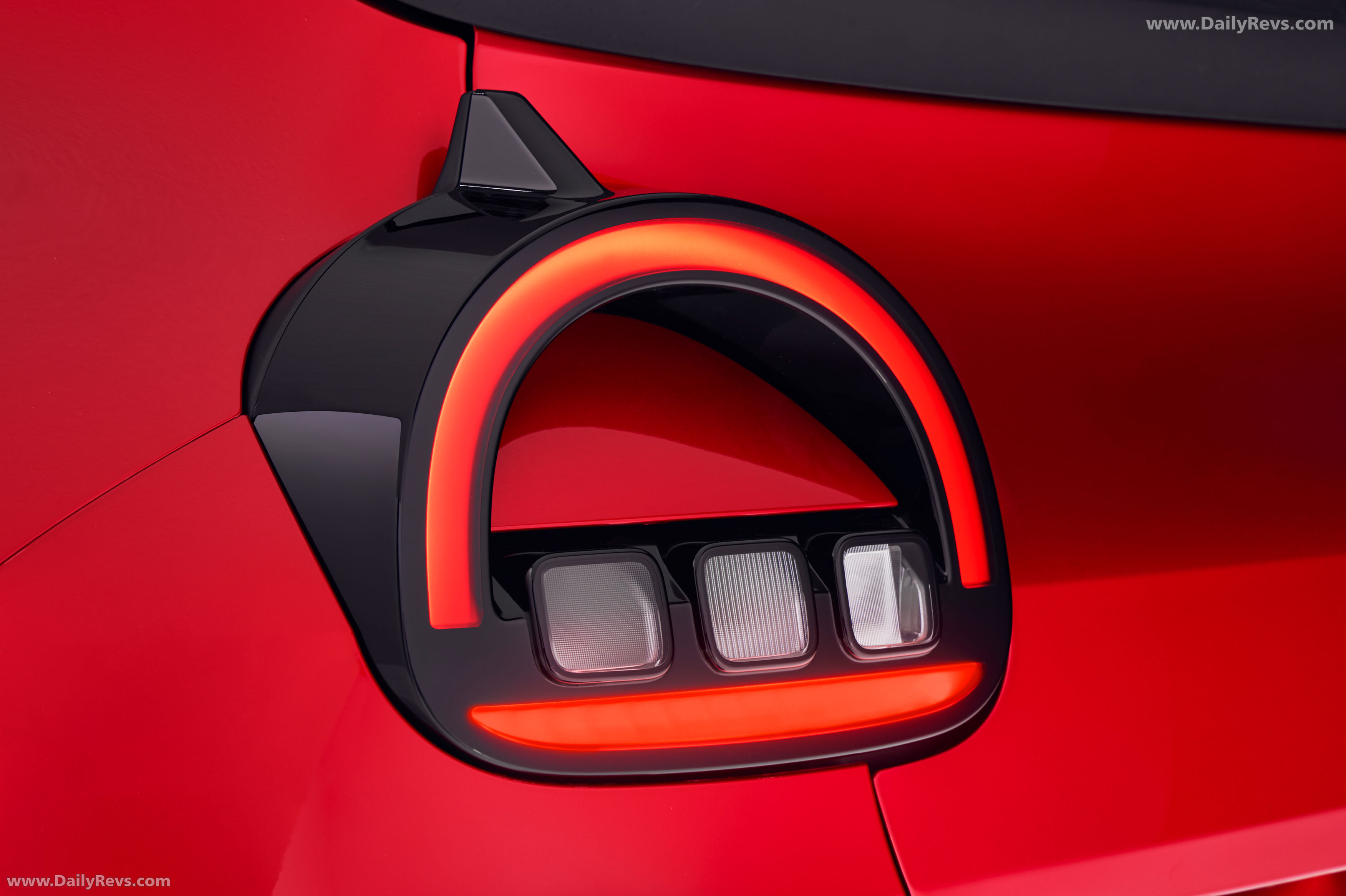 2027 Renault Twingo E-Tech Absolute Red Exterior
