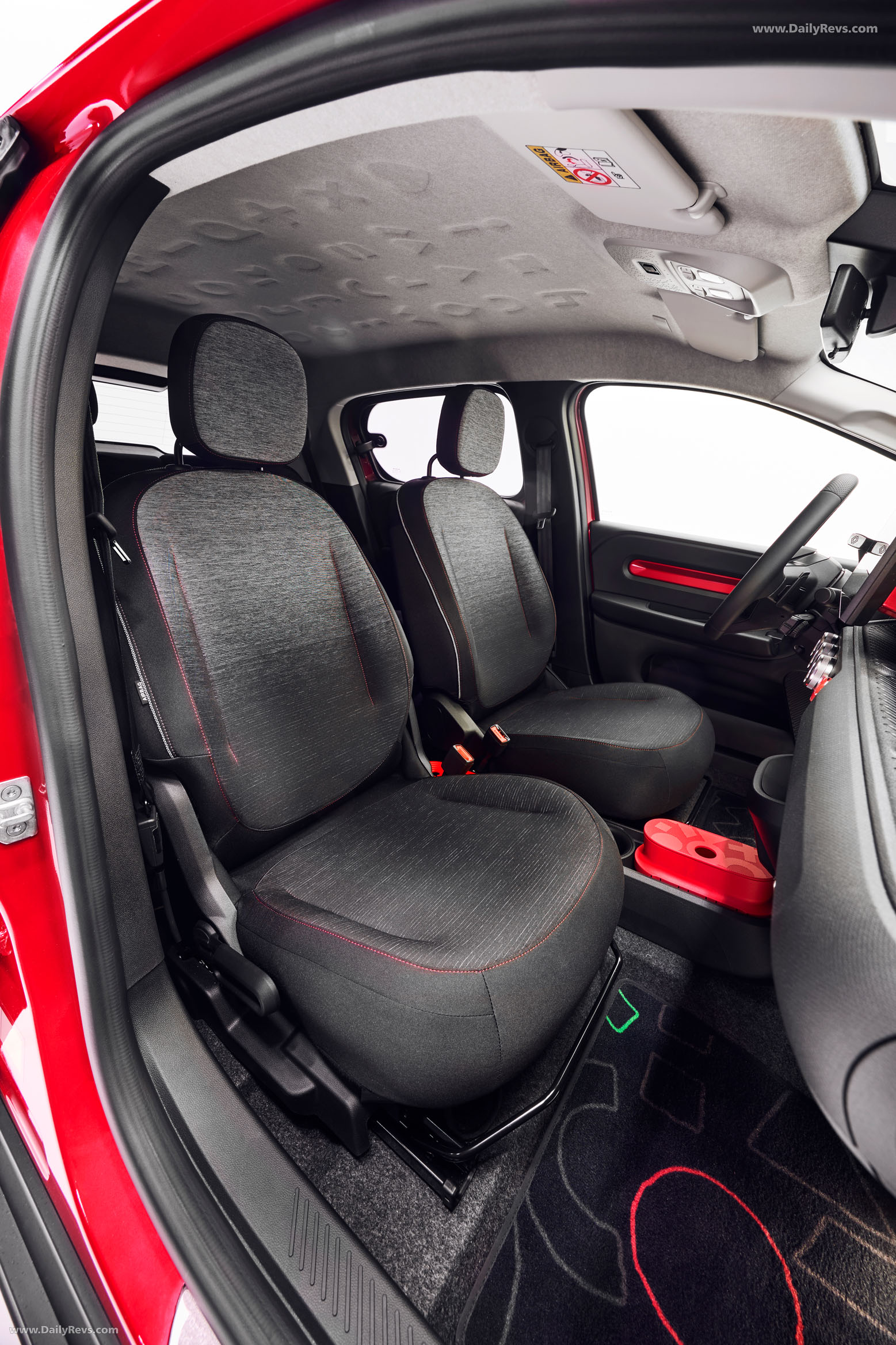2027 Renault Twingo E-Tech Absolute Red Interior
