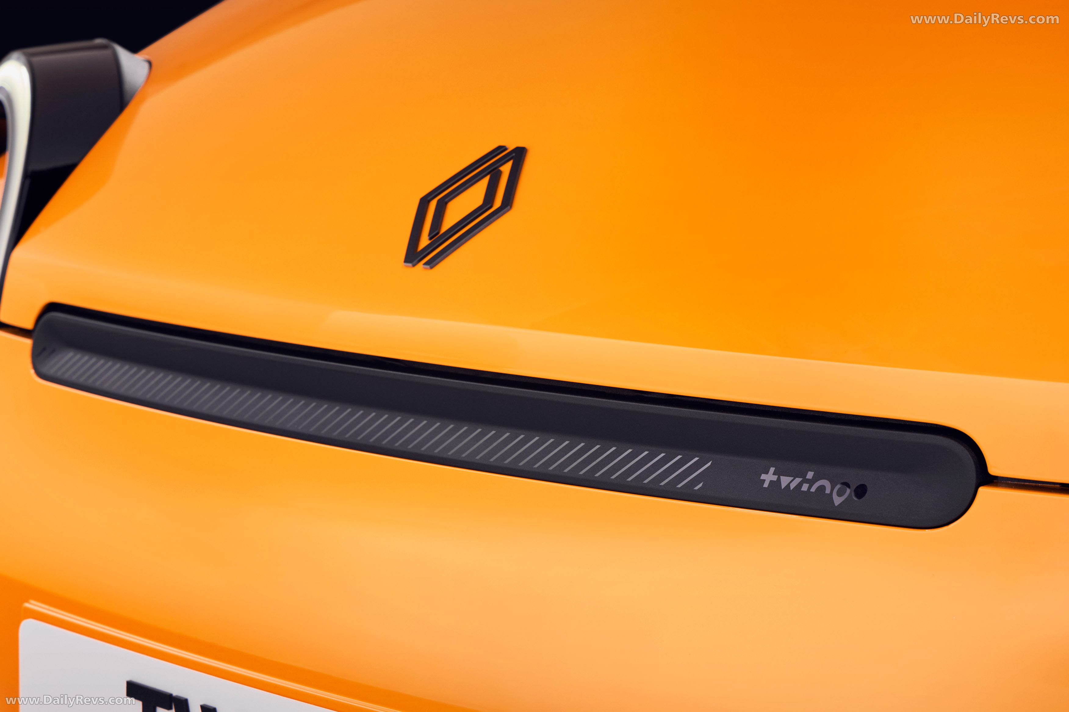 2027 Renault Twingo E-Tech Mango Yellow Exterior