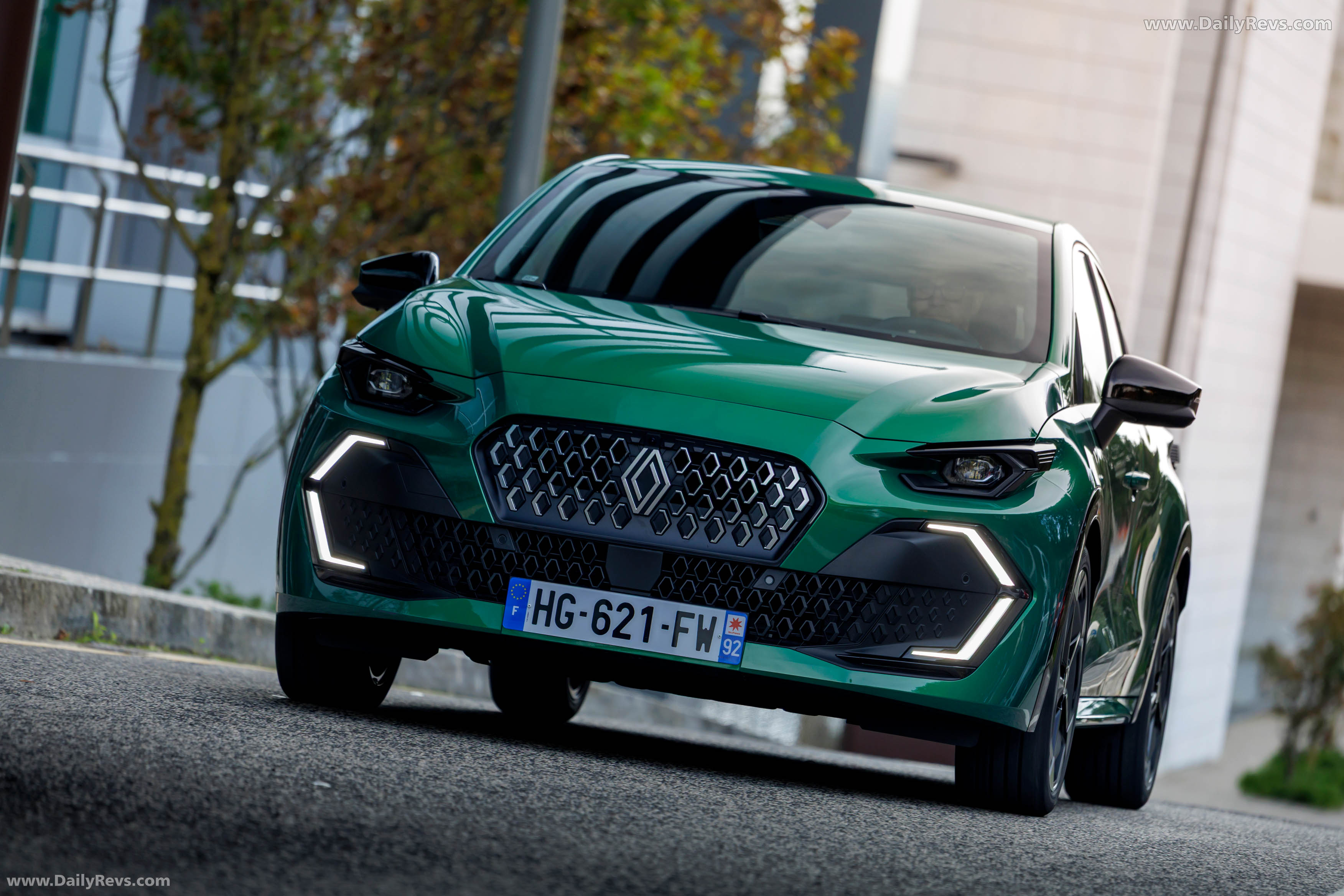 2025 Renault Clio E-Tech Techno Absolute Green Front View