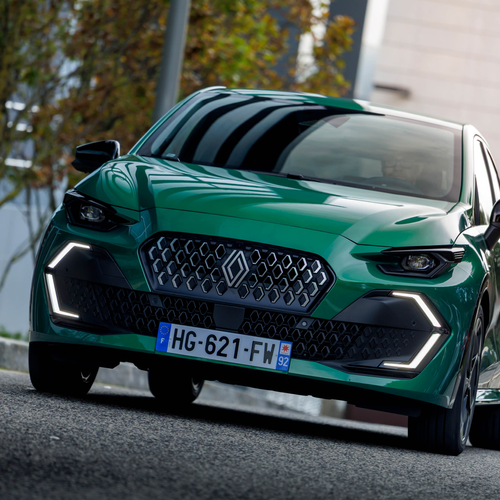 2025 Renault Clio E-Tech Techno Absolute Green Front View