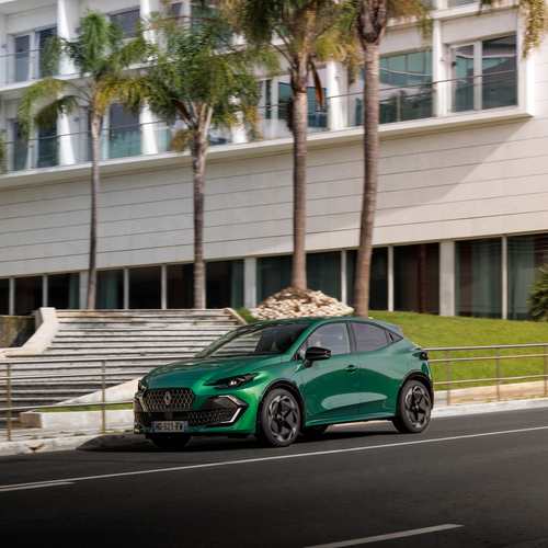 2025 Renault Clio E-Tech Techno Absolute Green Front View