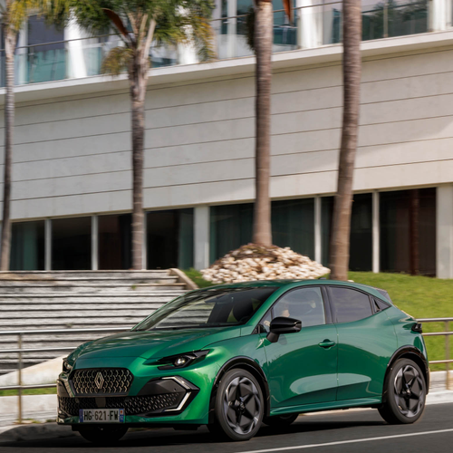 2025 Renault Clio E-Tech Techno Absolute Green Front View