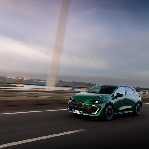 2025 Renault Clio E-Tech Techno Absolute Green Front View