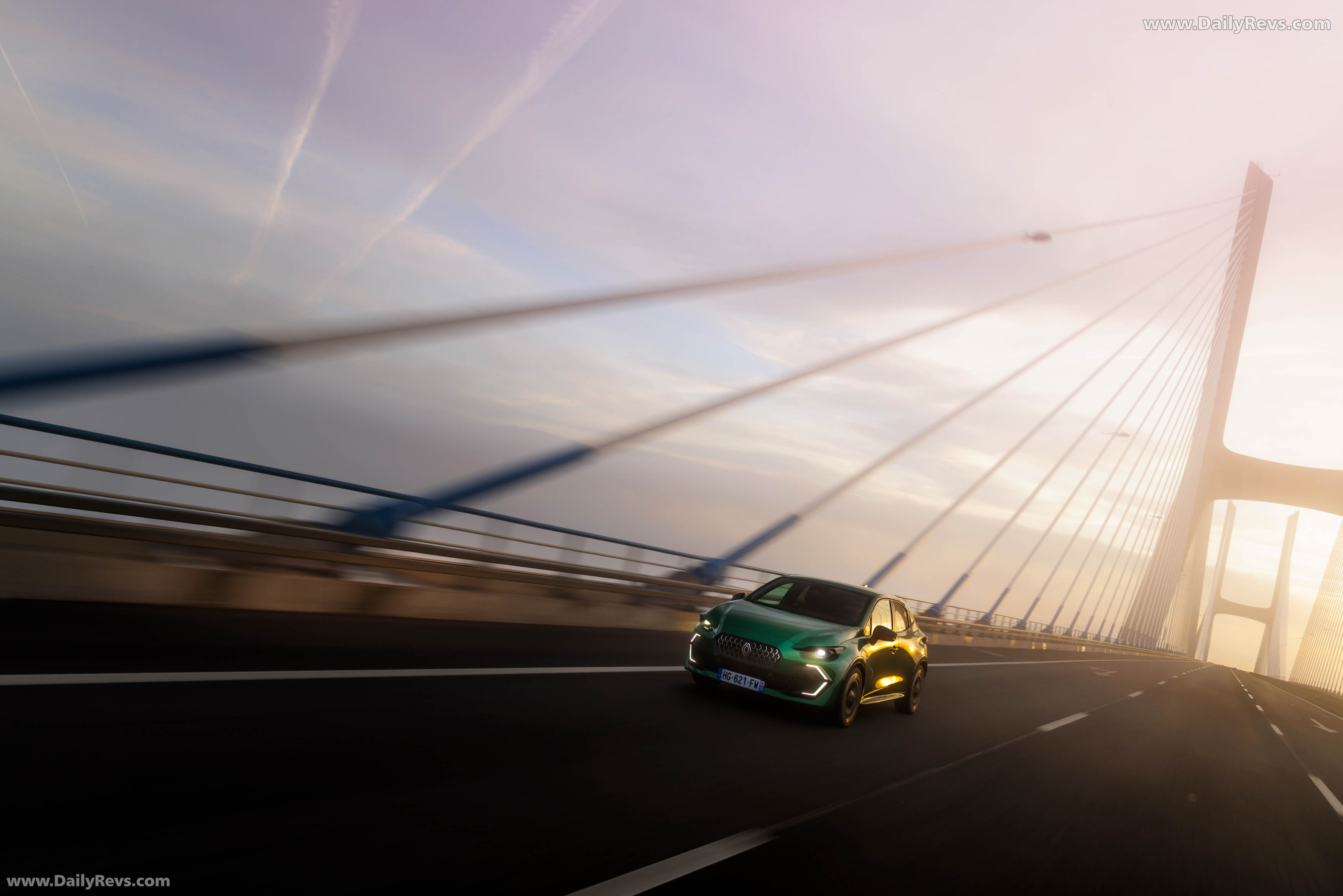 2025 Renault Clio E-Tech Techno Absolute Green Front View