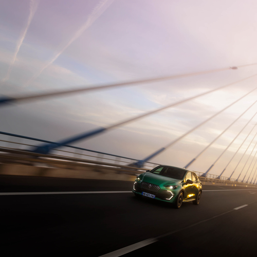 2025 Renault Clio E-Tech Techno Absolute Green Front View