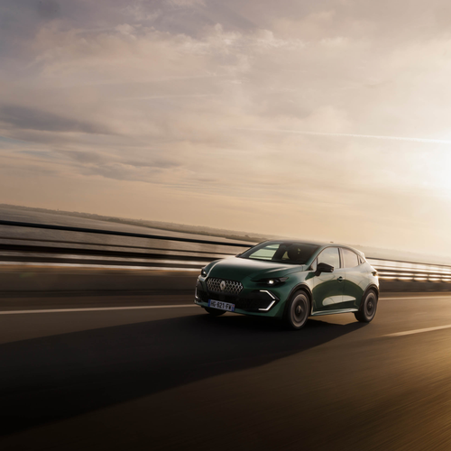 2025 Renault Clio E-Tech Techno Absolute Green Front View