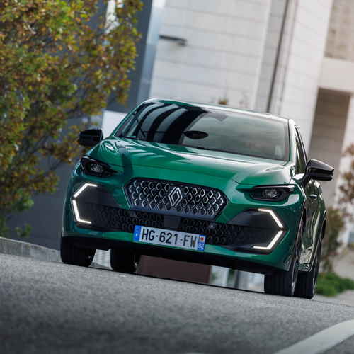 2025 Renault Clio E-Tech Techno Absolute Green Front View
