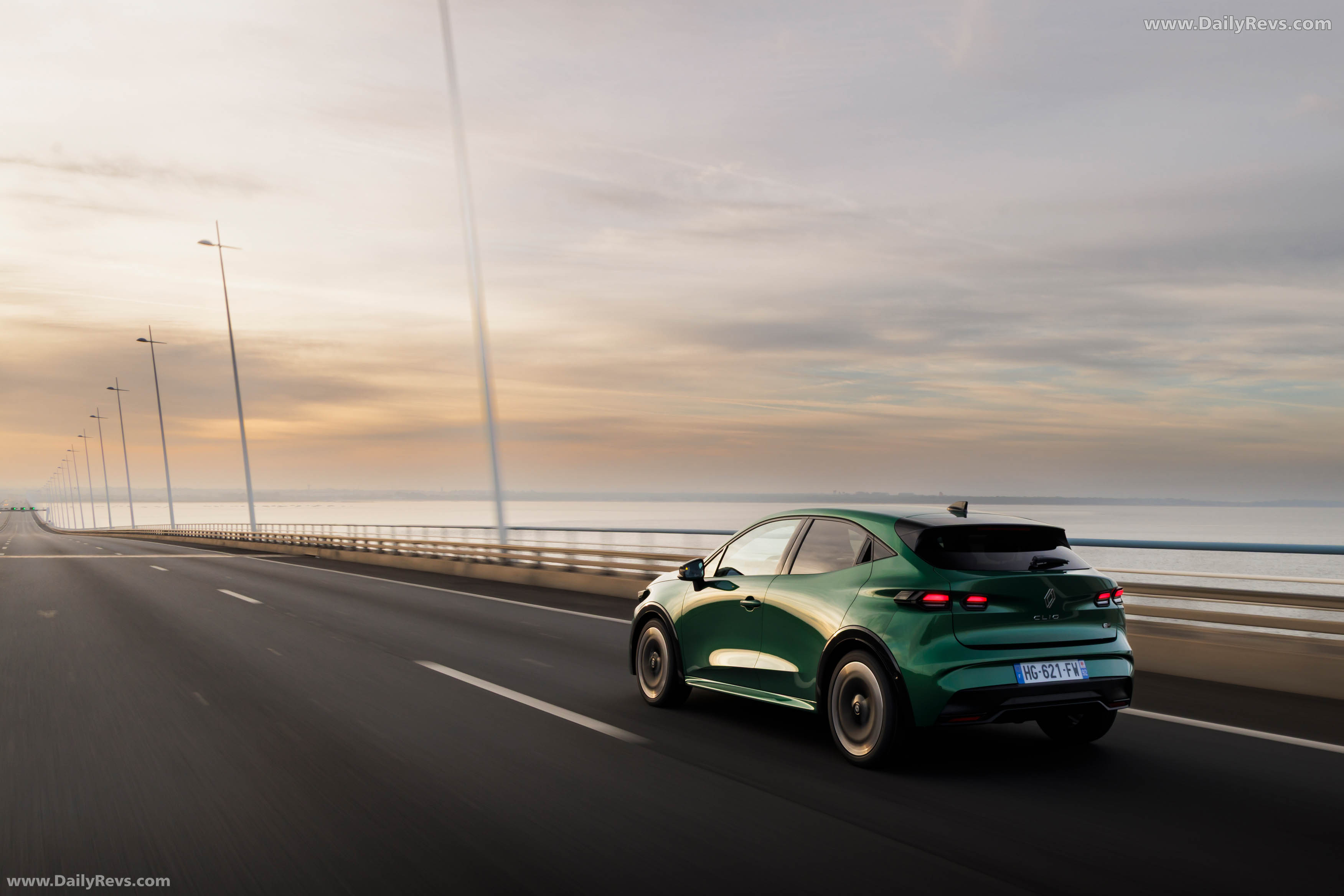 2025 Renault Clio E-Tech Techno Absolute Green Rear View