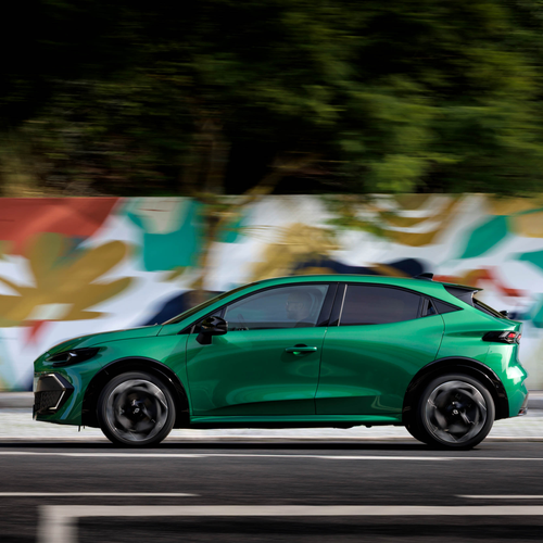 2025 Renault Clio E-Tech Techno Absolute Green Side View