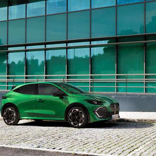 2025 Renault Clio E-Tech Techno Absolute Green Side View