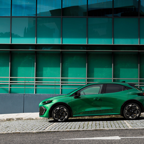 2025 Renault Clio E-Tech Techno Absolute Green Side View