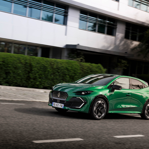 2025 Renault Clio E-Tech Techno Absolute Green Side View