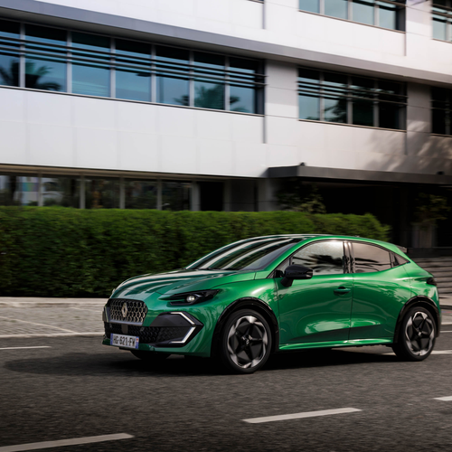 2025 Renault Clio E-Tech Techno Absolute Green Side View