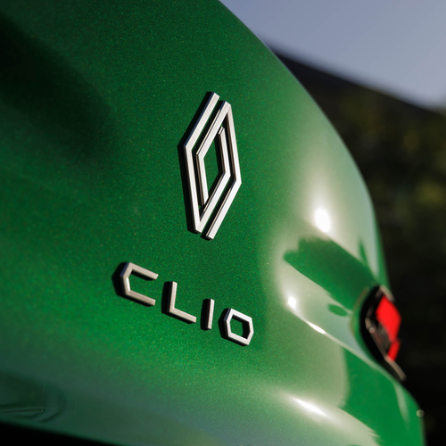 2025 Renault Clio E-Tech Techno Absolute Green Exterior