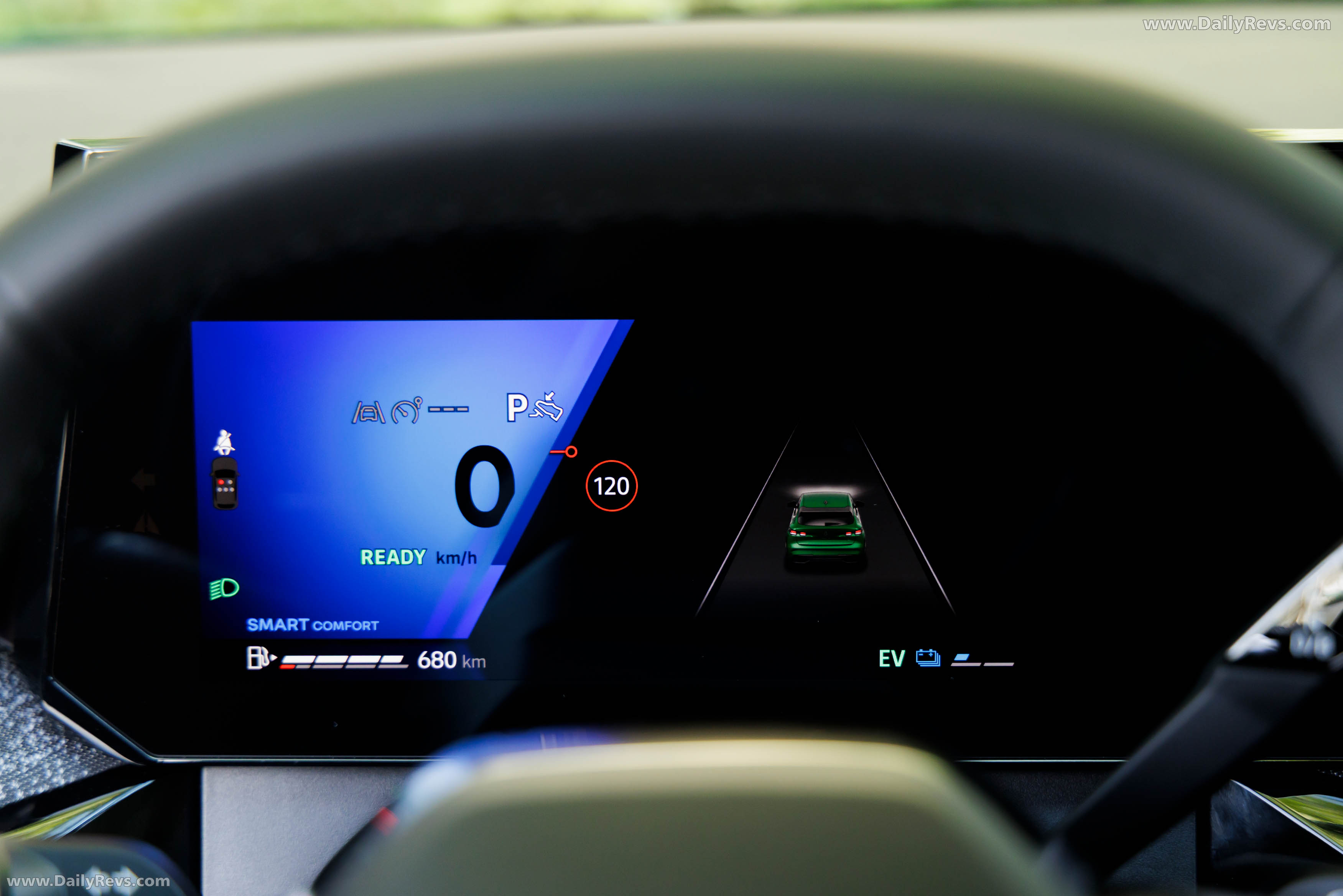 2025 Renault Clio E-Tech Techno Absolute Green Interior
