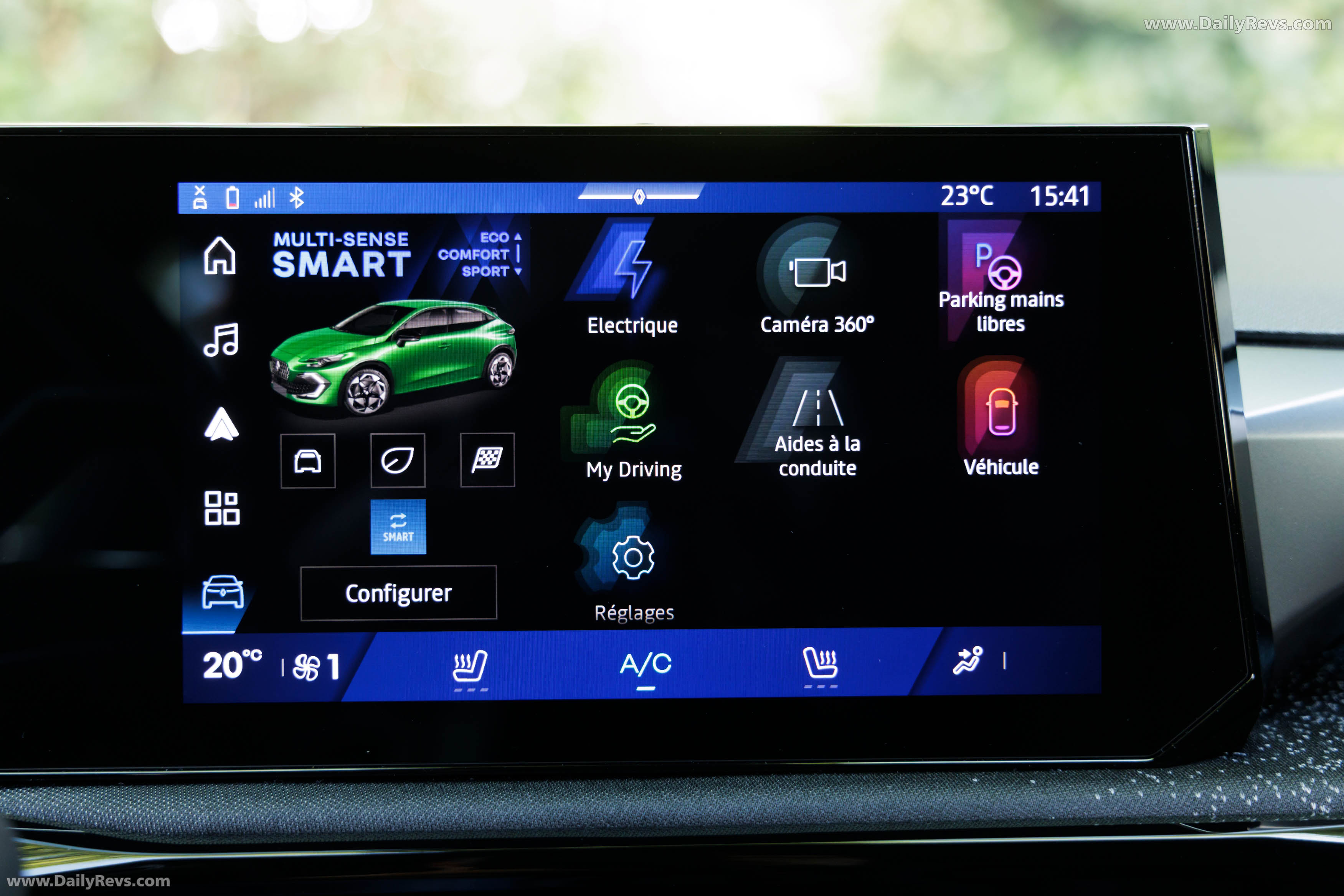2025 Renault Clio E-Tech Techno Absolute Green Interior
