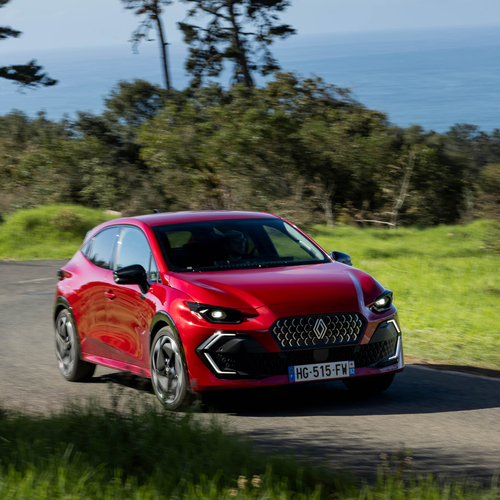 2026 Renault Clio E-Tech Techno Absolute Red Front View