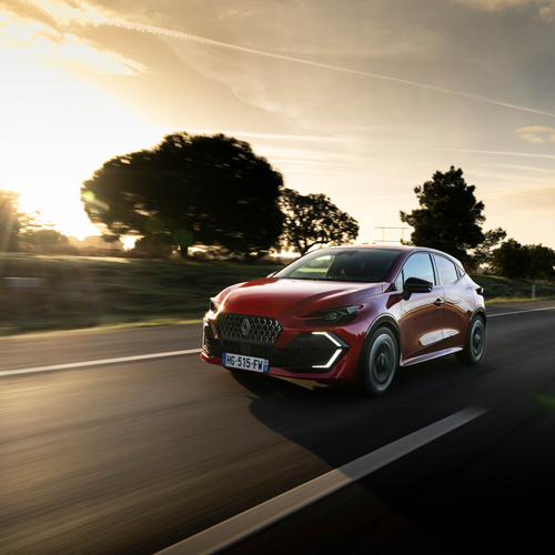 2026 Renault Clio E-Tech Techno Absolute Red Front View