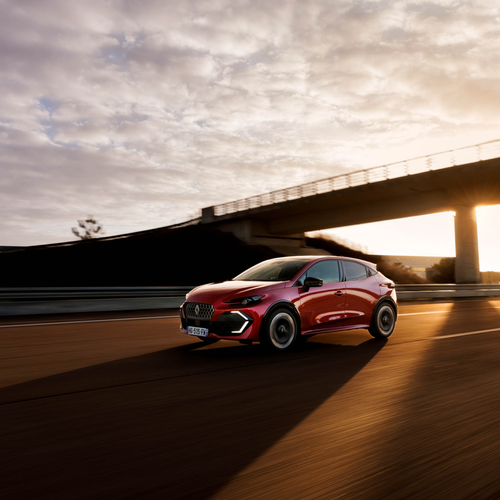 2026 Renault Clio E-Tech Techno Absolute Red Front View