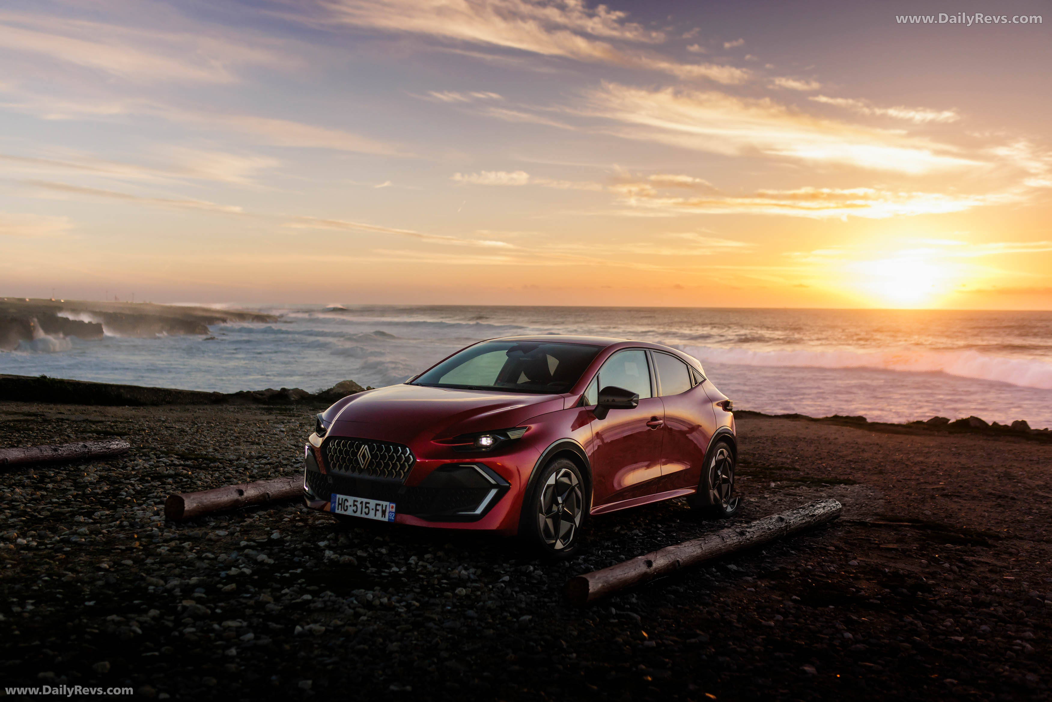 2026 Renault Clio E-Tech Techno Absolute Red Front View