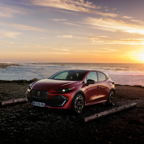 2026 Renault Clio E-Tech Techno Absolute Red Front View