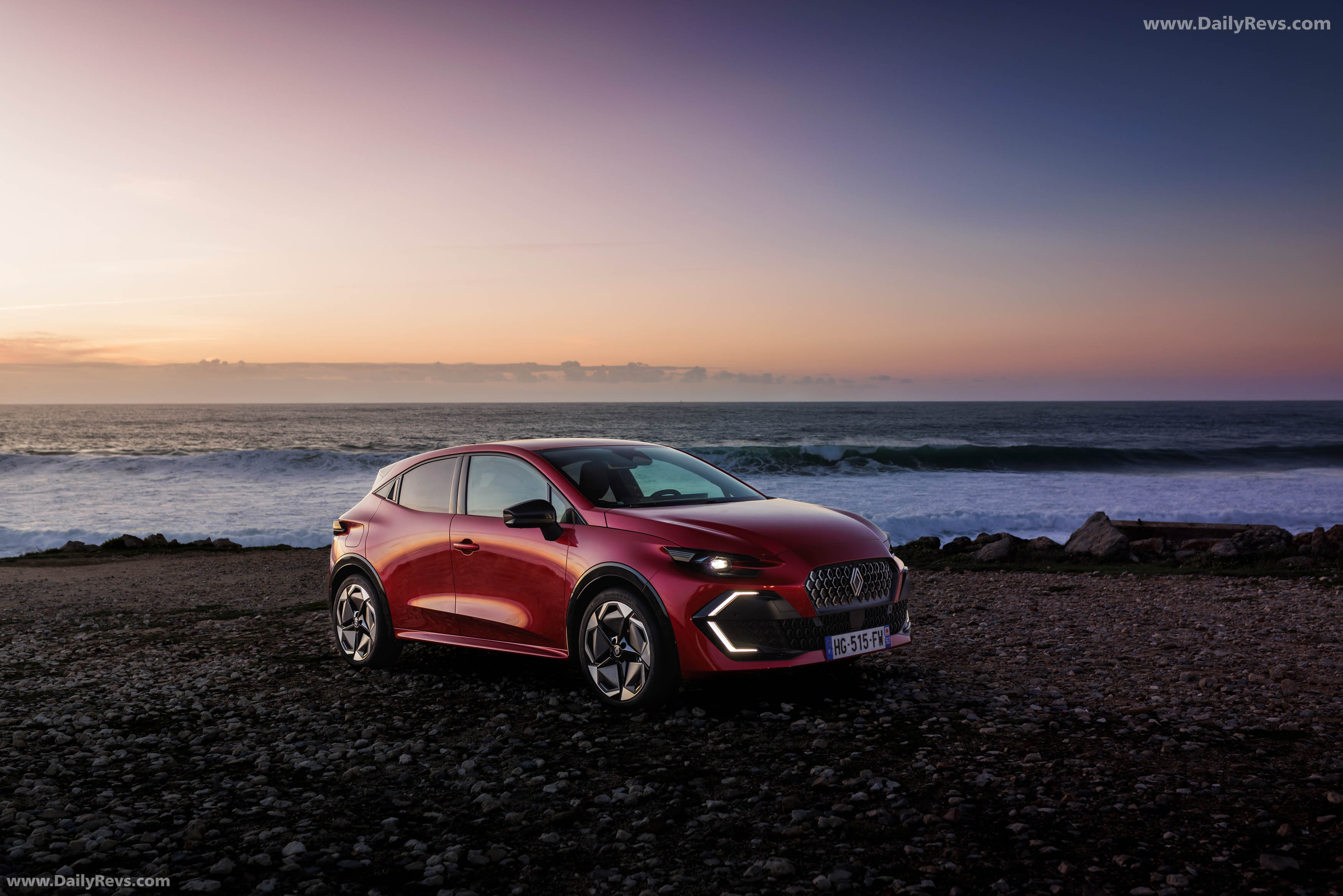 2026 Renault Clio E-Tech Techno Absolute Red Front View