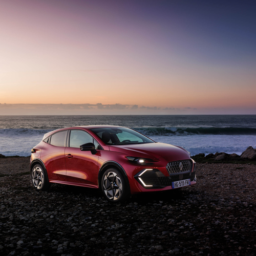 2026 Renault Clio E-Tech Techno Absolute Red Front View