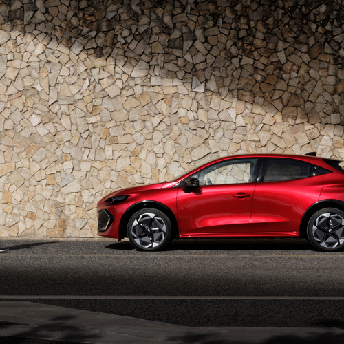 2026 Renault Clio E-Tech Techno Absolute Red Side View